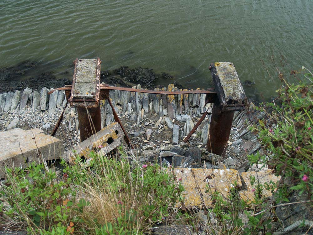 KG075461 old kinsale bridge supports