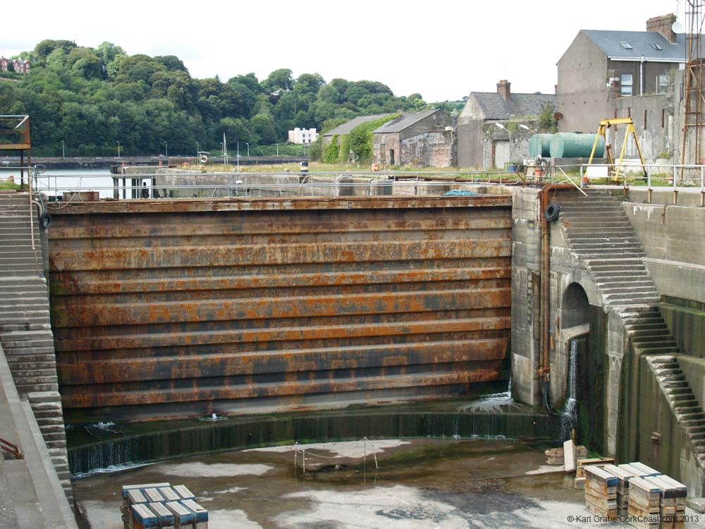KG255052 dry dock door